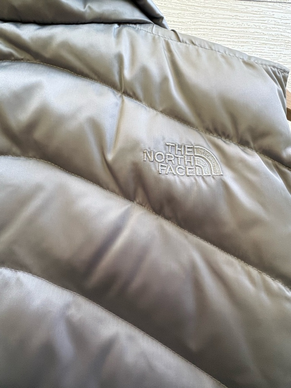 The North Face 550 Goose Down Puffer Vest Silver Gray Women’s Medium - Picture 7 of 9